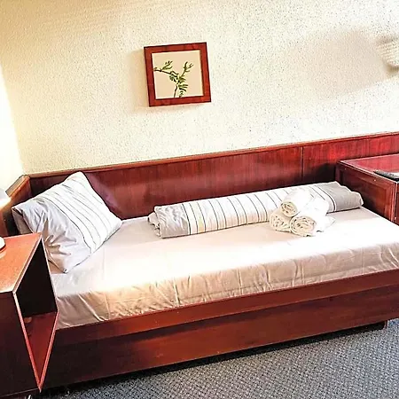 Reva Hotel *